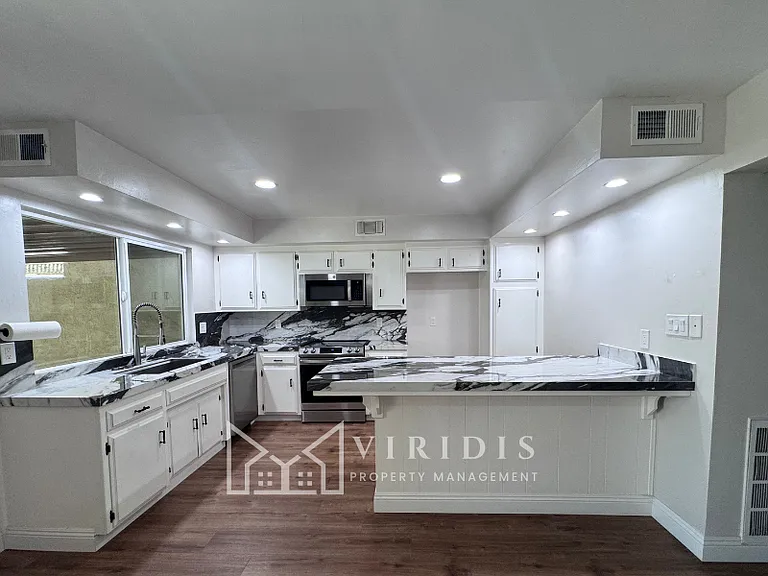 930 Olive Dr #26 — Photo 4
