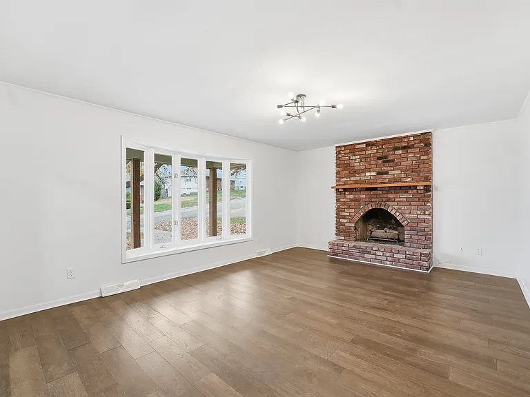 18377 Pleasant View Dr — Photo 12