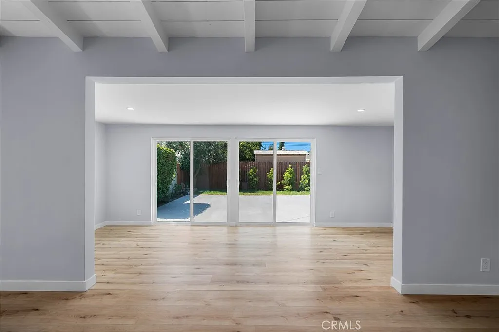 4 bed, 2328 sqft, $5,700 — Photo 2