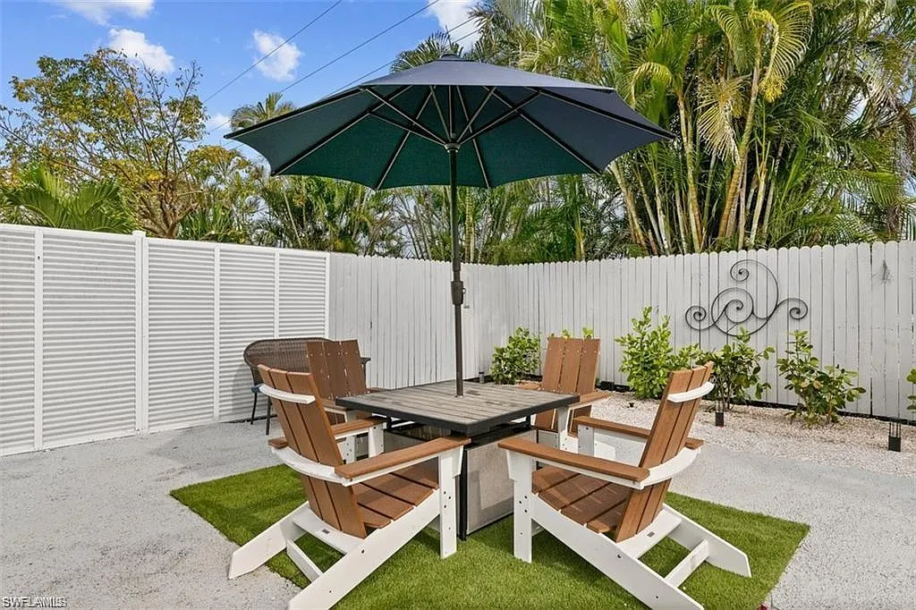 2 bed, 1.0 bath, 1500 sqft, $1,900 — Photo 4