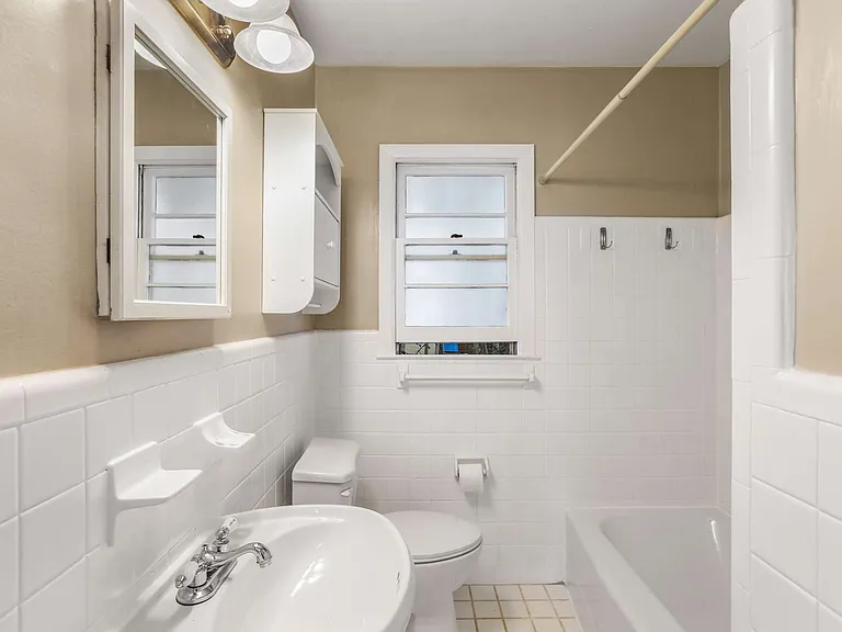 Marlbrook Dr — Photo 15
