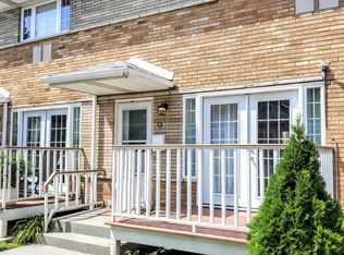 13 S Waiola Ave #9, La Grange, IL 60525