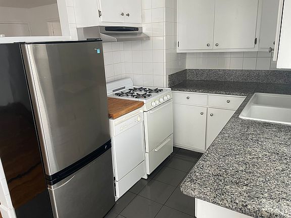 4th image of 439 S Hobart Blvd APT 302