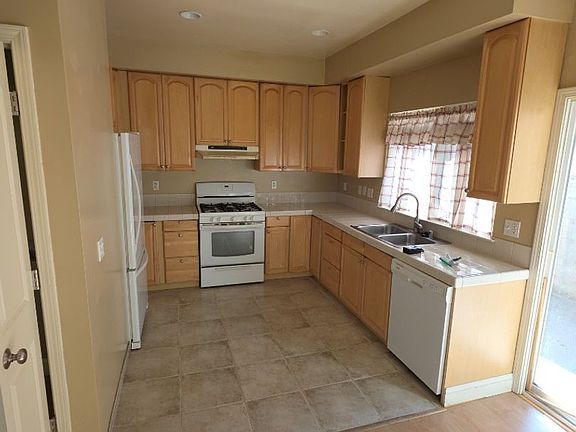 3rd image of 10401 Point Lakeview Rd #B