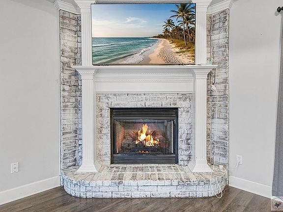 5th image of 6021 Oak Hollow Pl