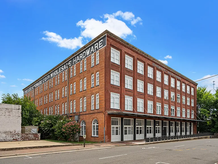 United Jewelers and Lee Hardware Apartments — Photo 2