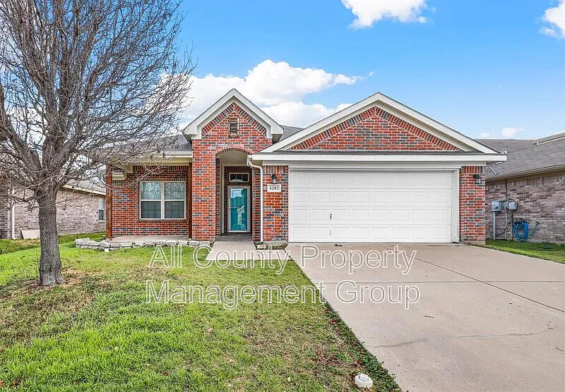 3 bed, 2.0 bath, 1539 sqft, $1,995 — Photo 2