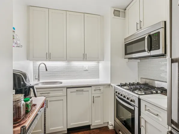 305 East 40th Street image 8 of 16