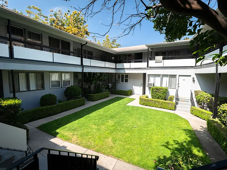 652 Veteran Ave — Photo 54