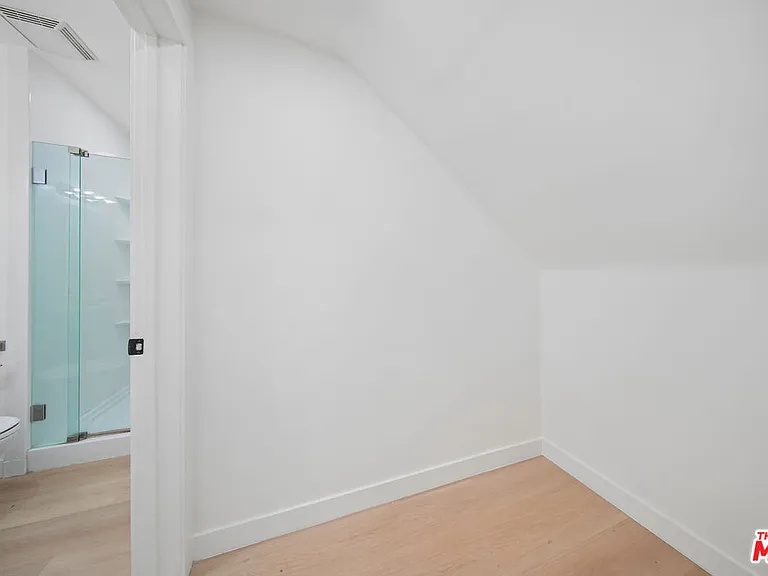 919 S Sherbourne Dr #1 — Photo 18