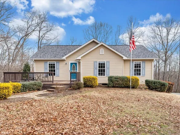 97 Lakewood Acres Dr, Hardy, VA 24101