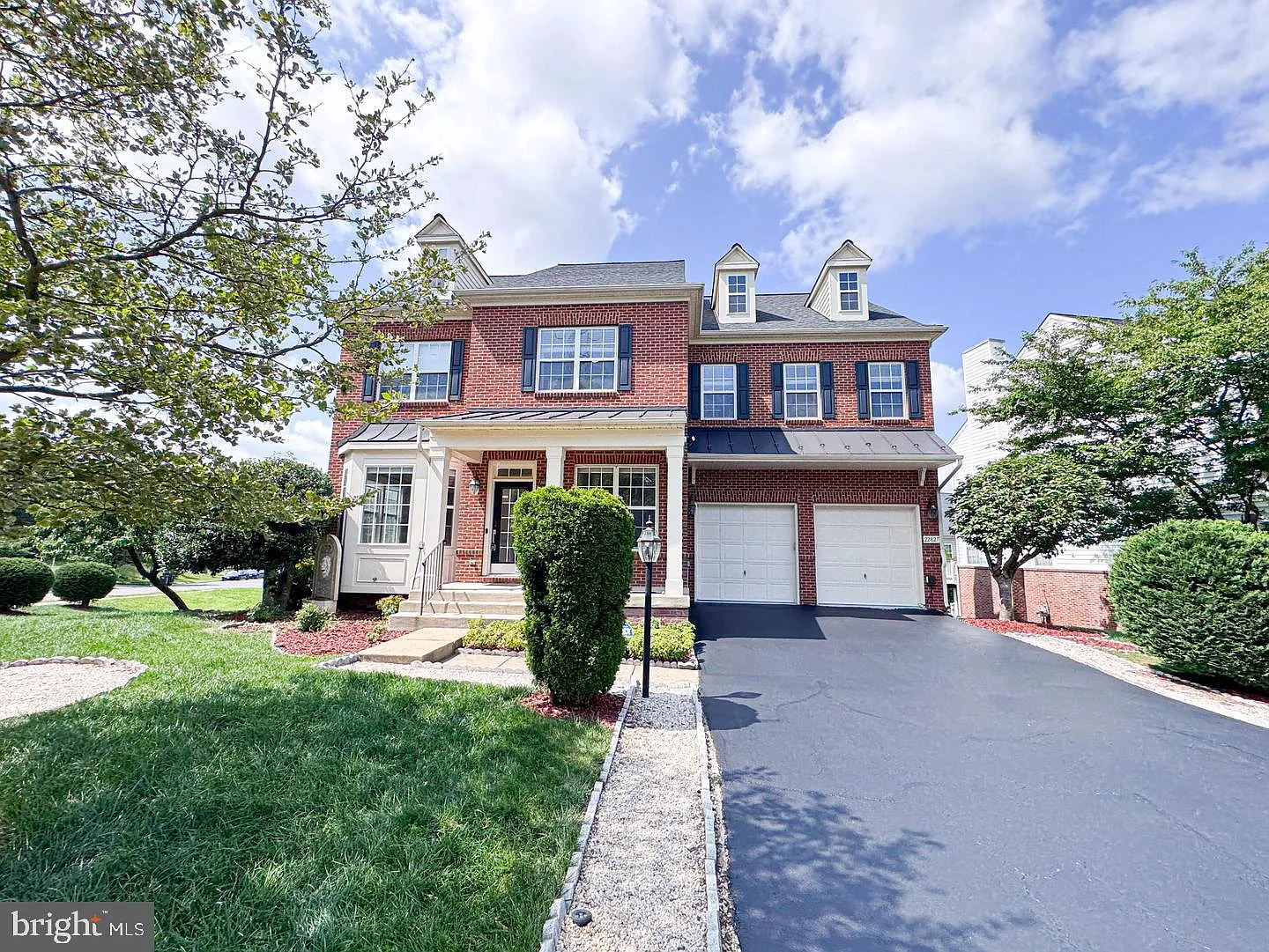 4 bed, 4.5 bath, 5077 sqft, $4,600 — Photo 1