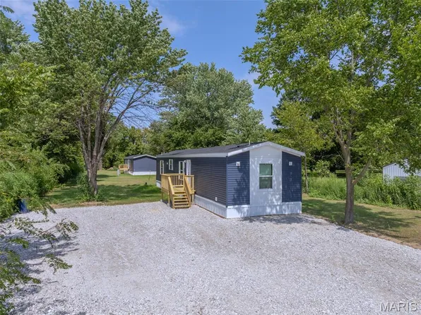 115 High St, Truxton, MO 63381