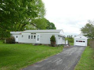 702 River Rd, Buxton, ME 04093