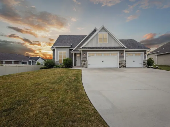 1790 Meadowland Ct, Green Bay, WI 54311