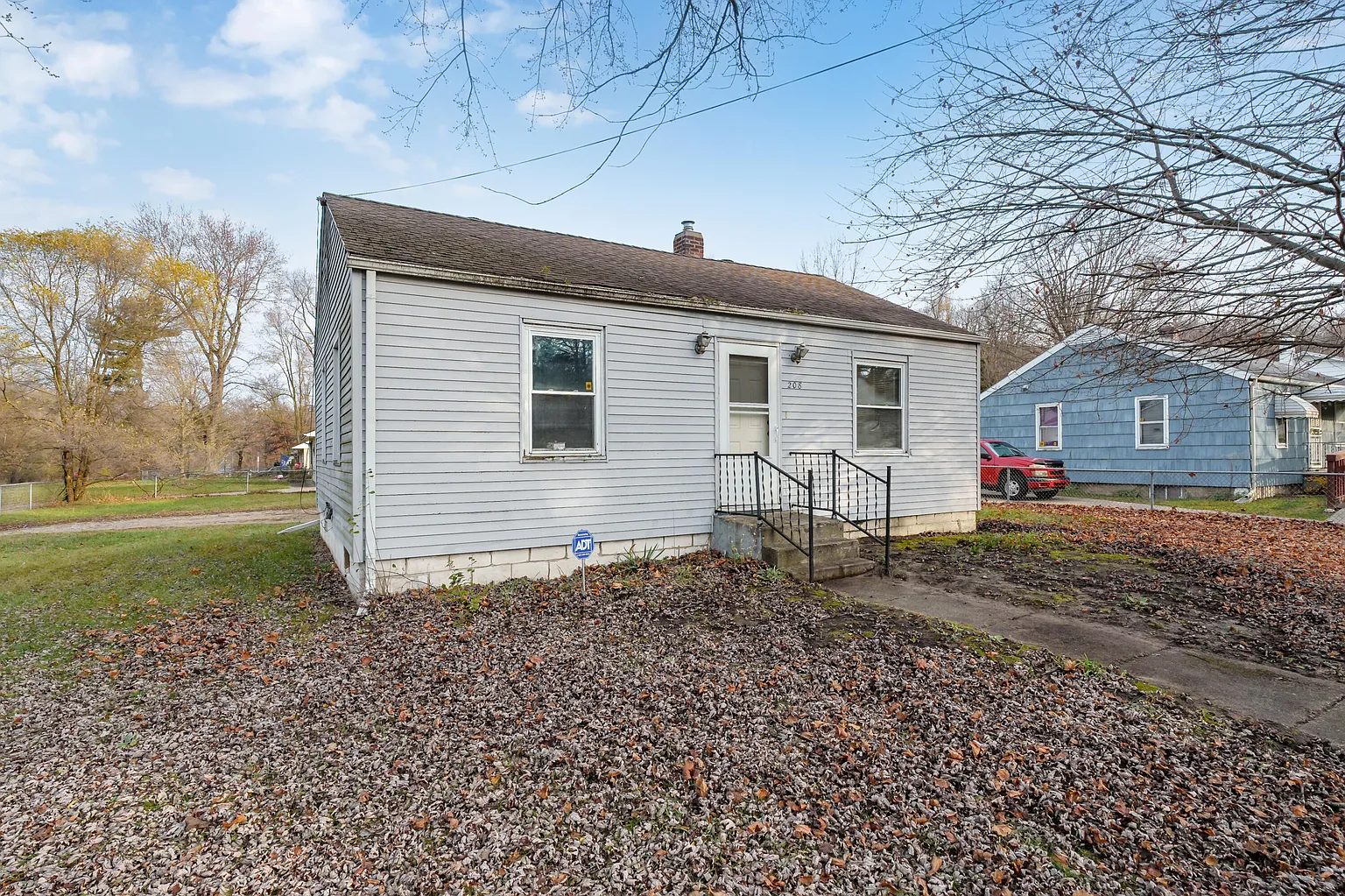 208 Fox Ave photo 1