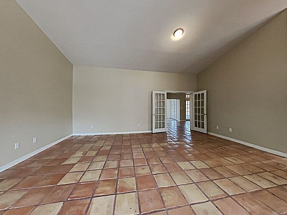 4th image of 2402 Orchard Dr