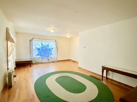 5th image of 1121 Bay St