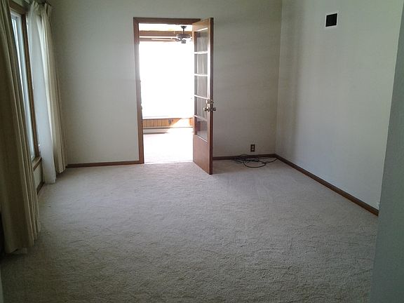 4th image of 1616 Park Dr