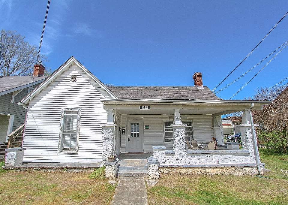 1st image of 1235 Nutwood St