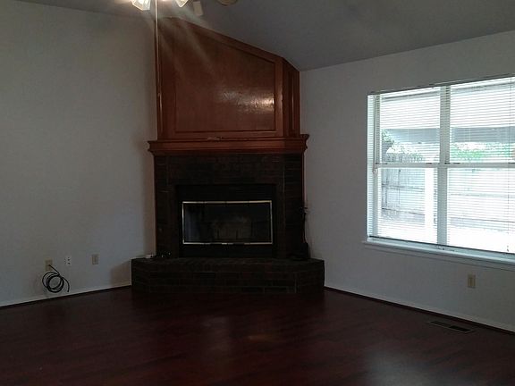 2nd image of 2104 Summer Hollow Ln