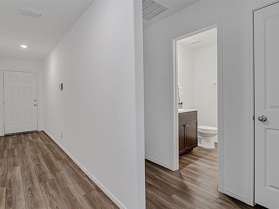 5th image of 1105 Wildflower St