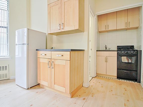 5th image of 102 W 80th St #11F