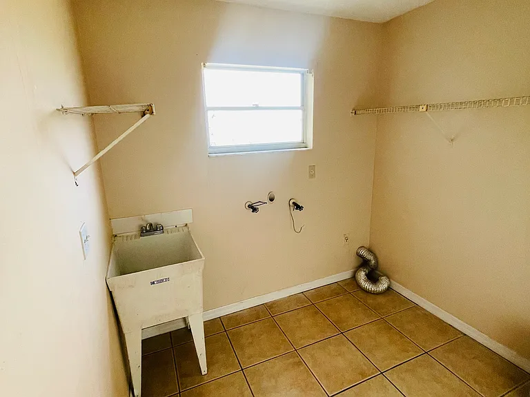 621 California Ave — Photo 10