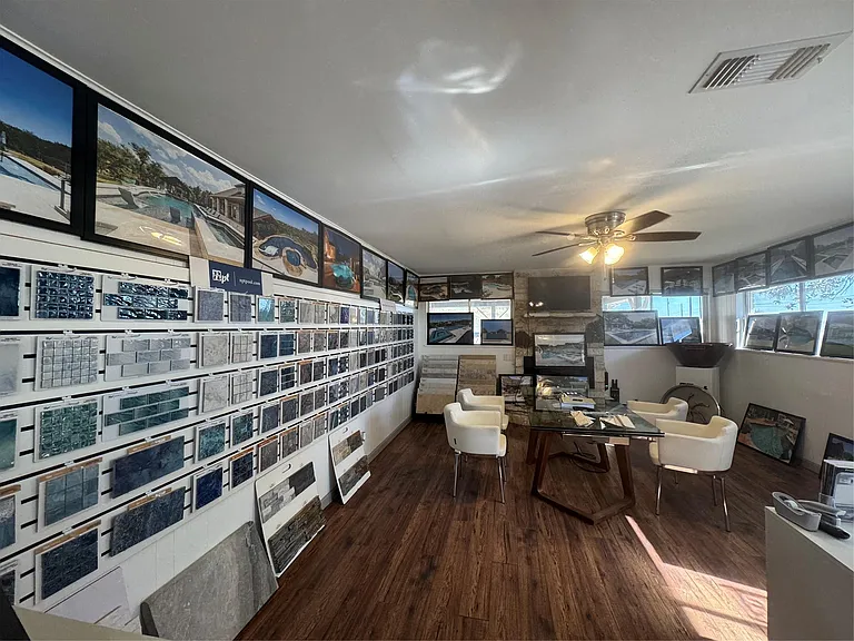 5300 W Highway 290 — Photo 4