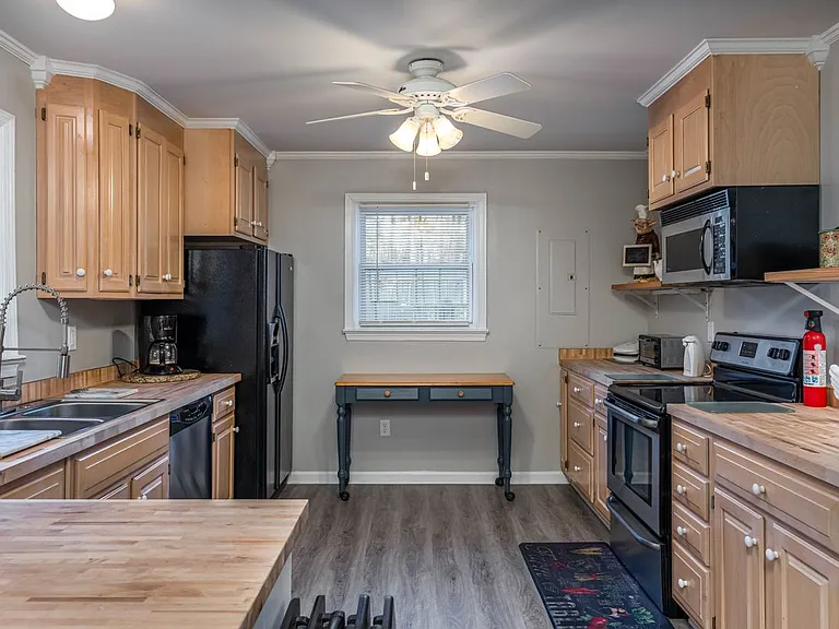 7602 Beechwood Dr — Photo 10