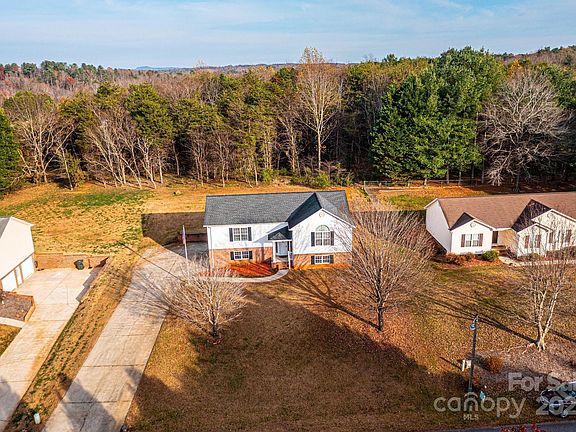 4th image of 112 Meadowcreek Dr