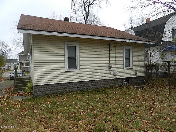 5th image of 814 Pearl St
