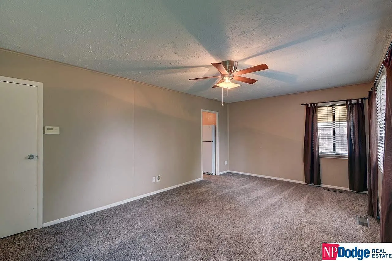 3 bed, 864 sqft, $1,775 — Photo 2