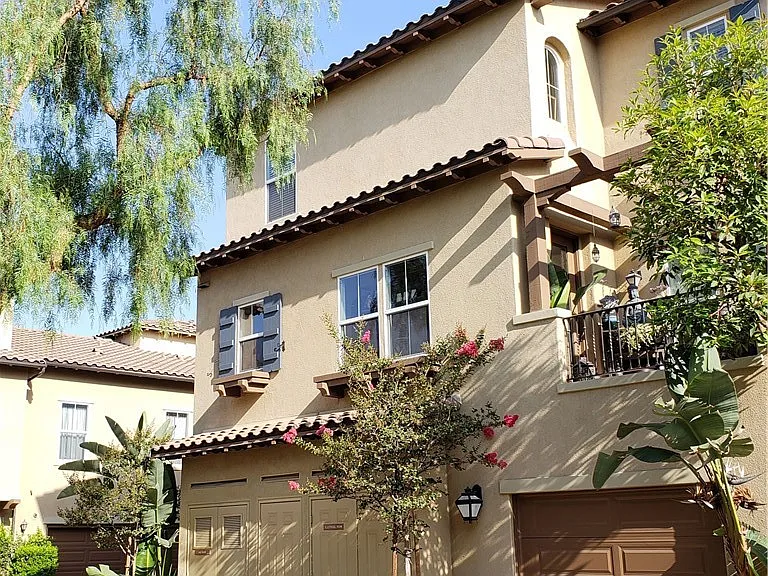 667 S Melrose St — Photo 3