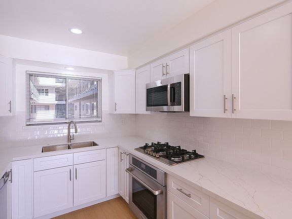 4th image of 3155 Montrose Ave APT 215