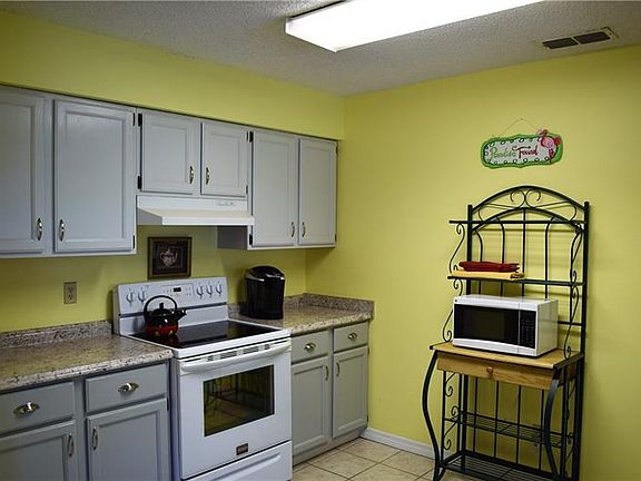 4th image of 1054 Aaron Dr