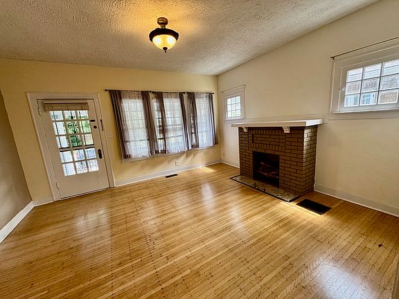 5th image of 4850 Carrollton Ave