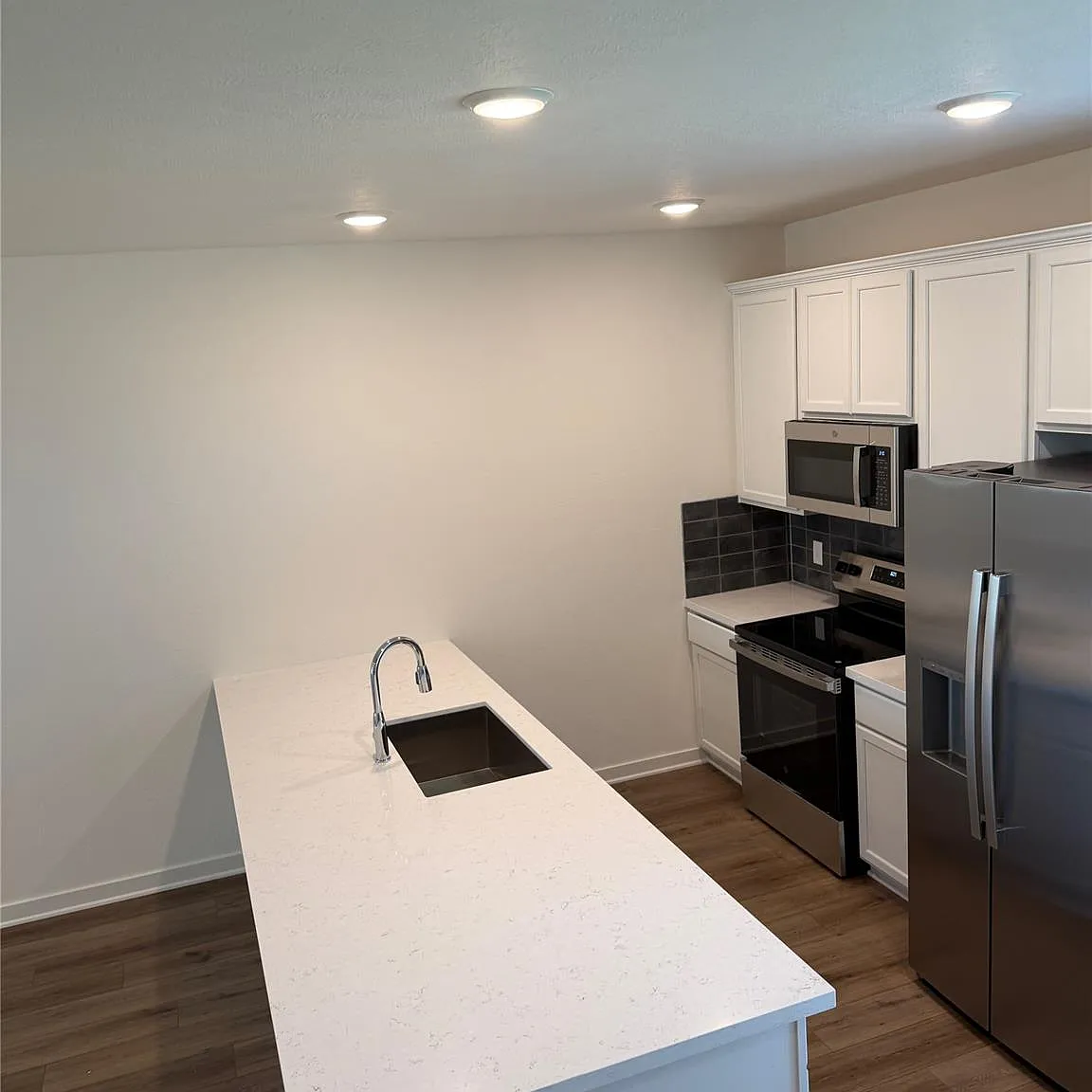 3 bed, 2.5 bath, 1346 sqft, $1,950 — Photo 4