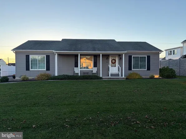 11 Flagstone Dr, Carlisle, PA 17015