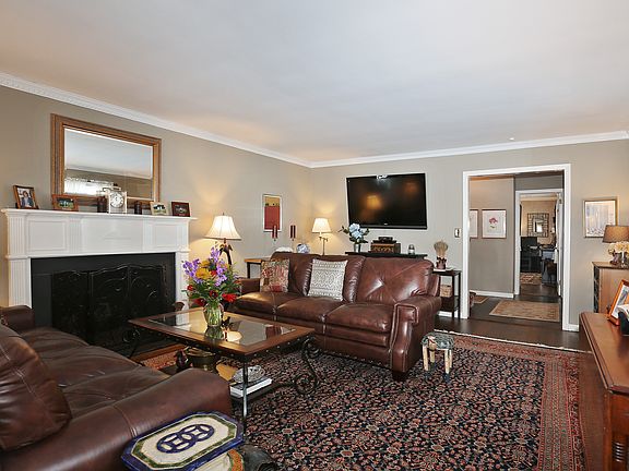 4th image of 9 Old Farm Ln
