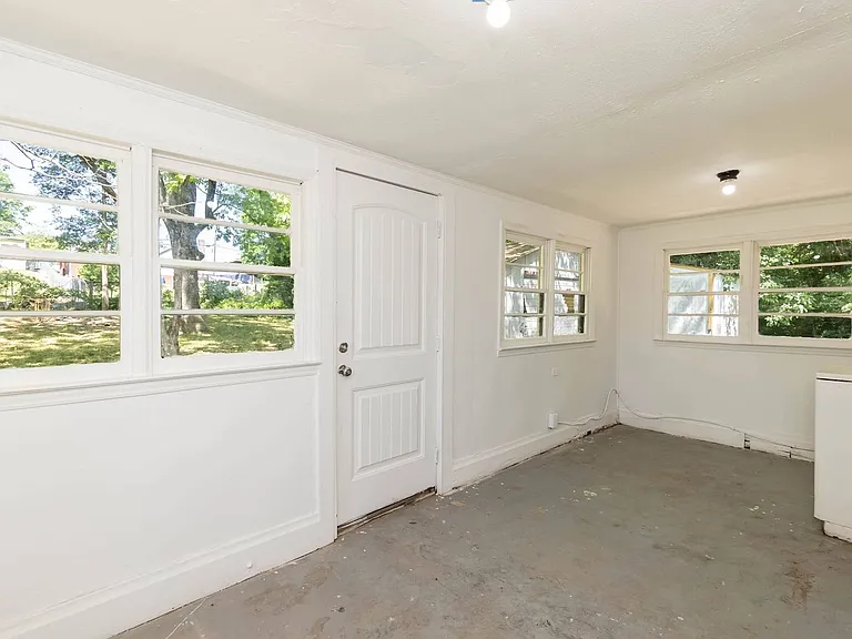 930 Elm St — Photo 22