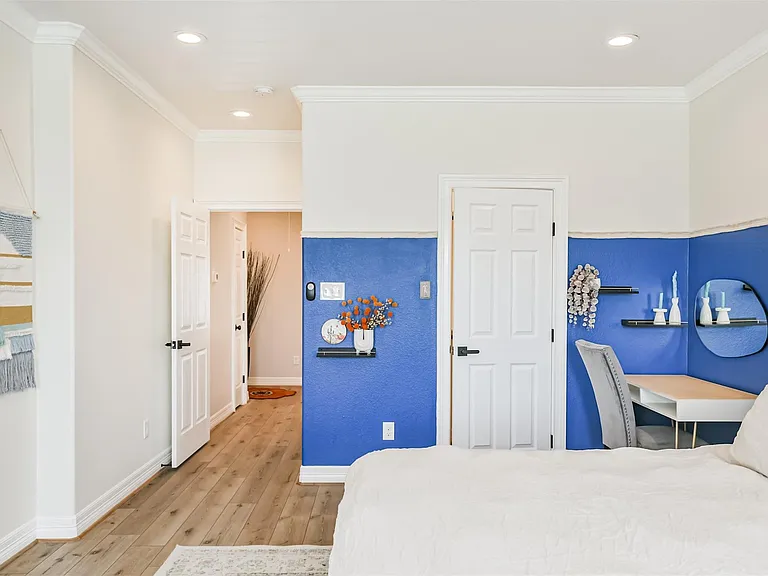 1010 Melneeka Ln — Photo 29