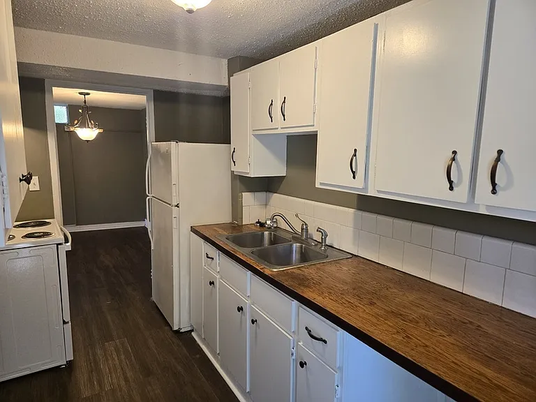 107 Hollyberry Ln — Photo 4