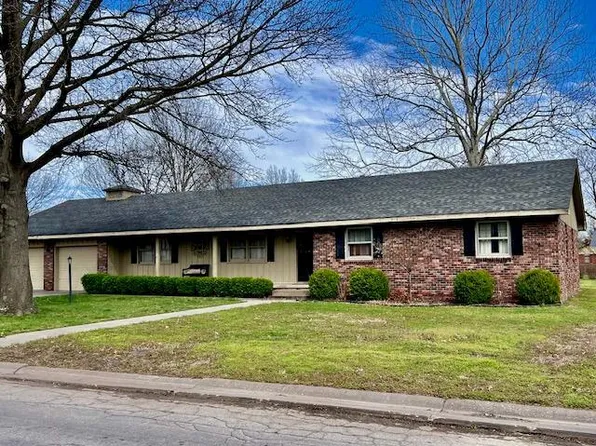 303 S Centennial Dr, Coffeyville, KS 67337