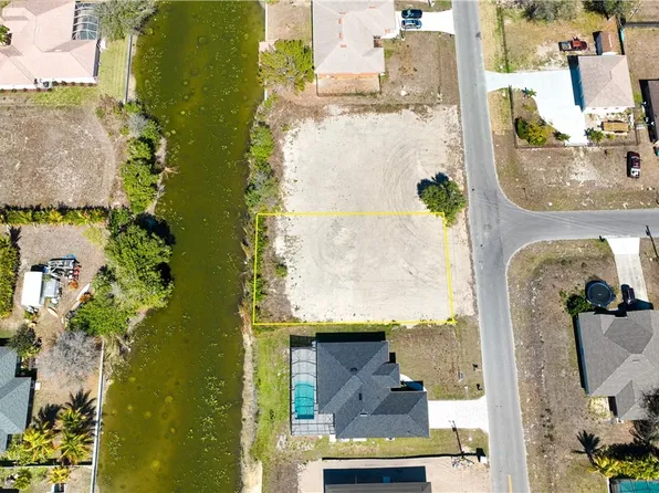 1830 NE 10th Pl, Cape Coral, FL 33909