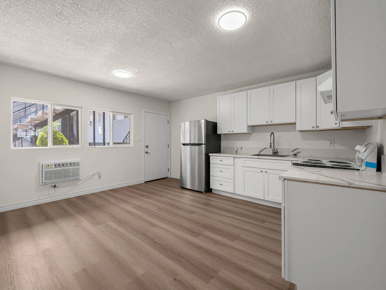 14732 Blythe — Photo 2