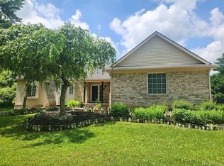 2871 Preston Ln, Howell, MI 48855