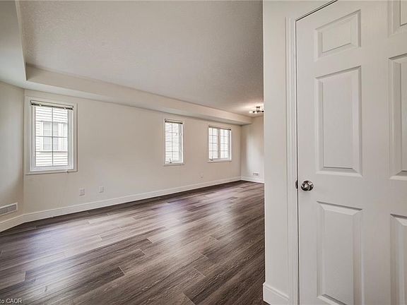 5th image of 931 Glasgow St #35B