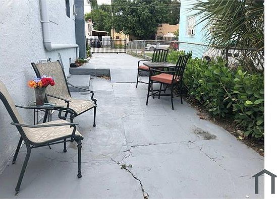 3rd image of 1177 NW 30th St APT C