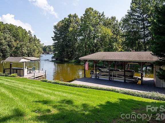 3rd image of 10316 Sycamore Rd